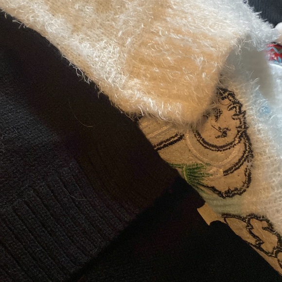 Sweater - Picture 5 of 7